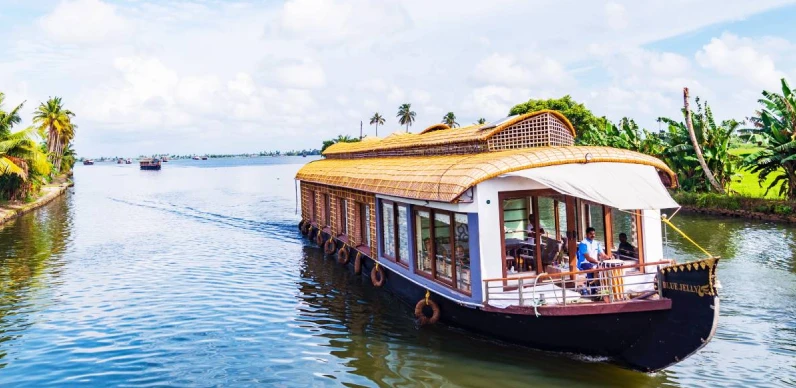 Kerala Hill Backwater & Beach Tour Package